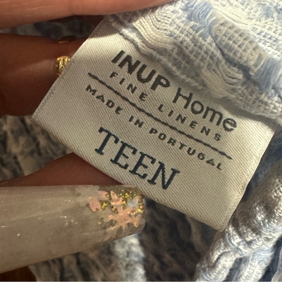 INUP HOME fine linen throws/Twin- new never used - Picture 3 of 3